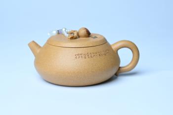 美壶定制老师紫砂壶 紫砂壶特惠 特好黄龙山段泥香桃壶 桃和叶特灵动 仿生佳作 黄金段 - 紫砂壶信息网
